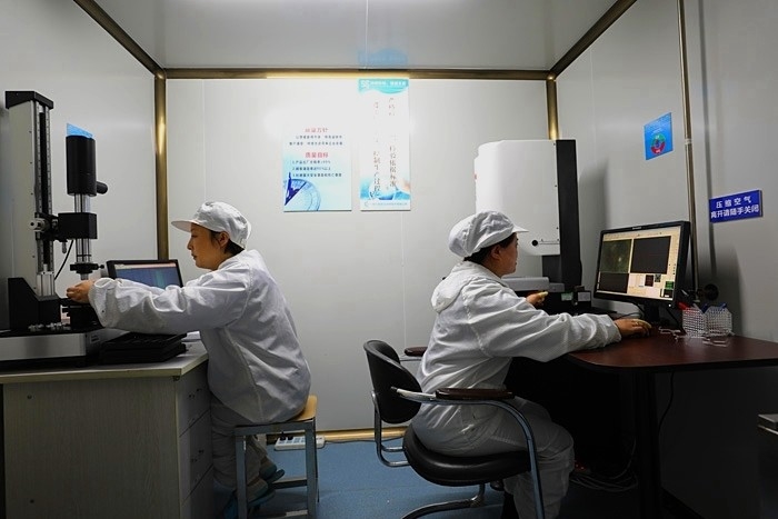 SICHUAN VSTAR OPTICAL TECHNOLOGY CO.,LTD ligne de production en usine