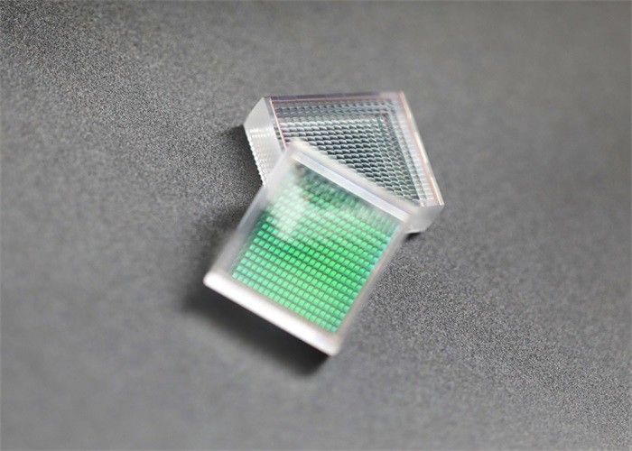 Rangée optique AR de cristallin de mouche d'OEM/ODM enduisant l'usine de lentille optique de PMMA